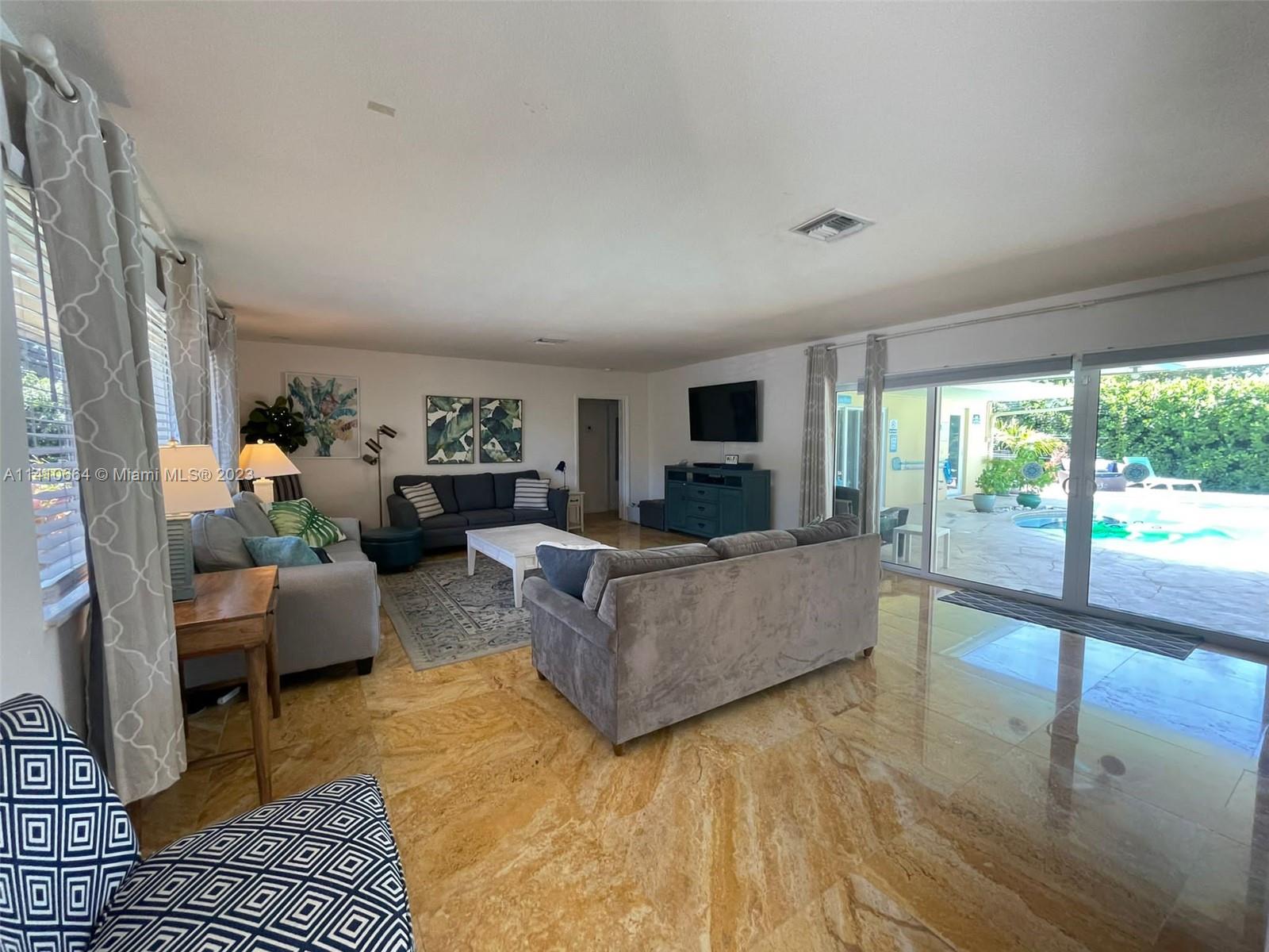 HOLLYWOOD HILLS - Residential Lease