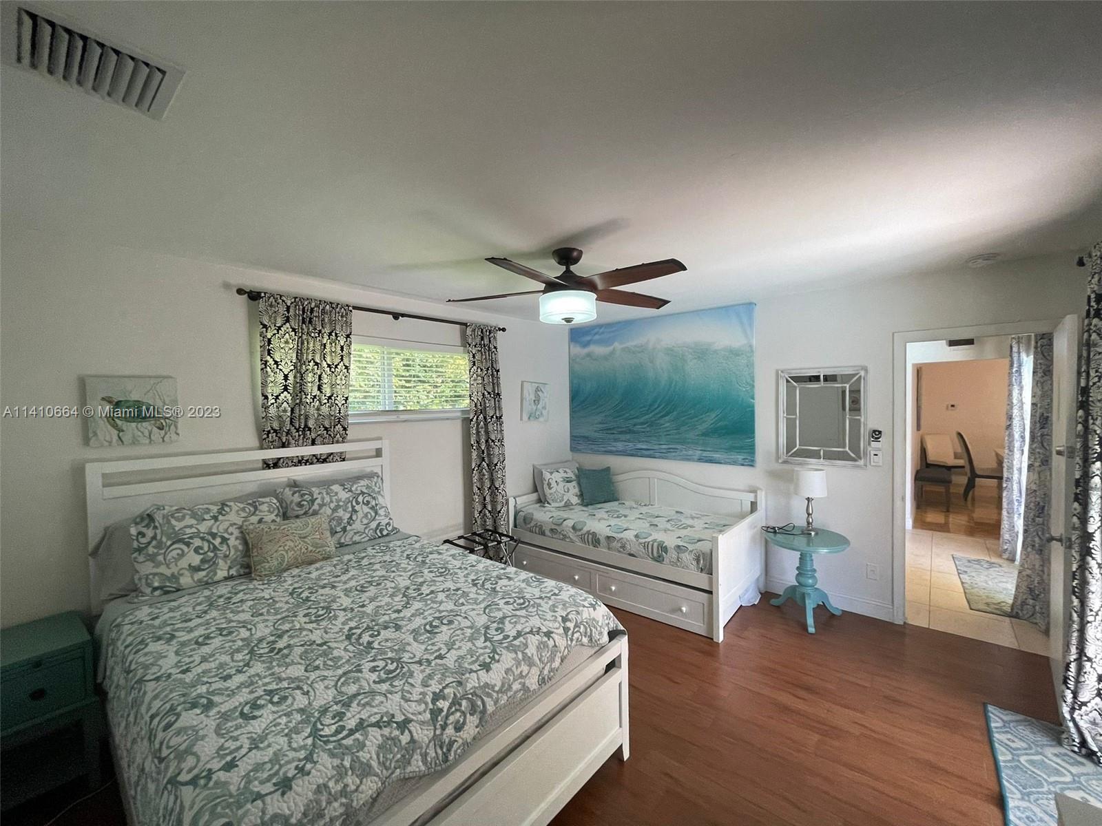 HOLLYWOOD HILLS - Residential Lease