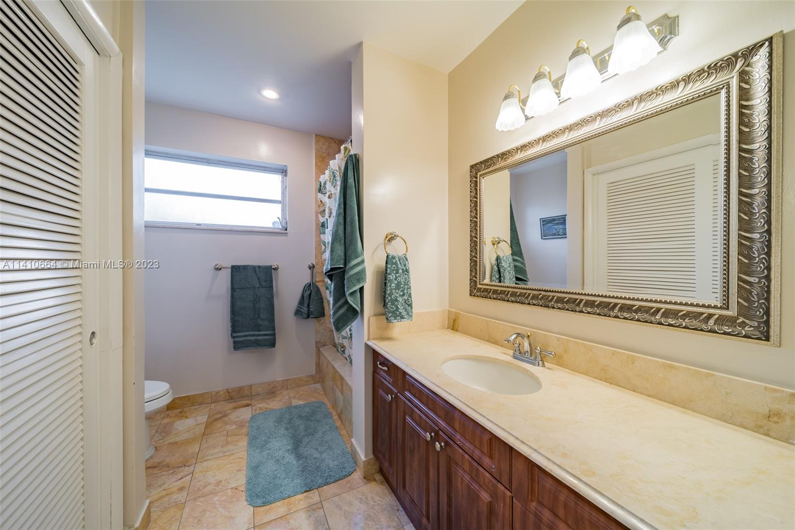 HOLLYWOOD HILLS - Residential Lease