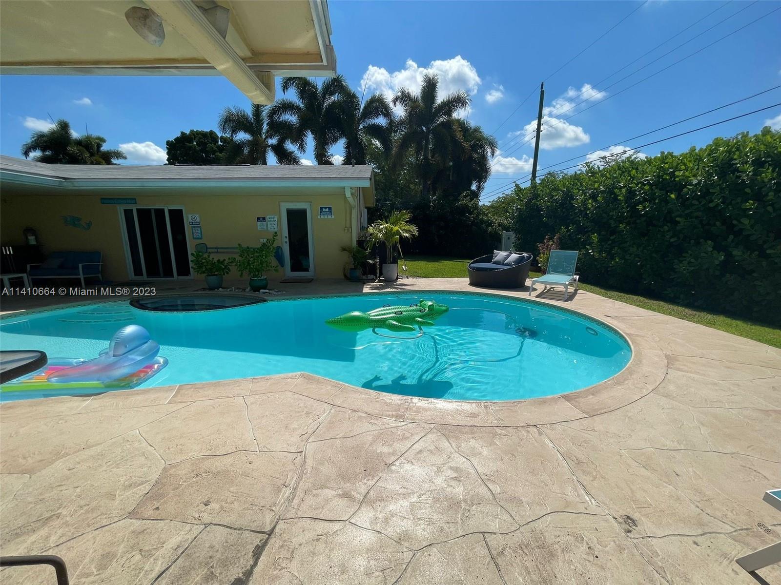 HOLLYWOOD HILLS - Residential Lease