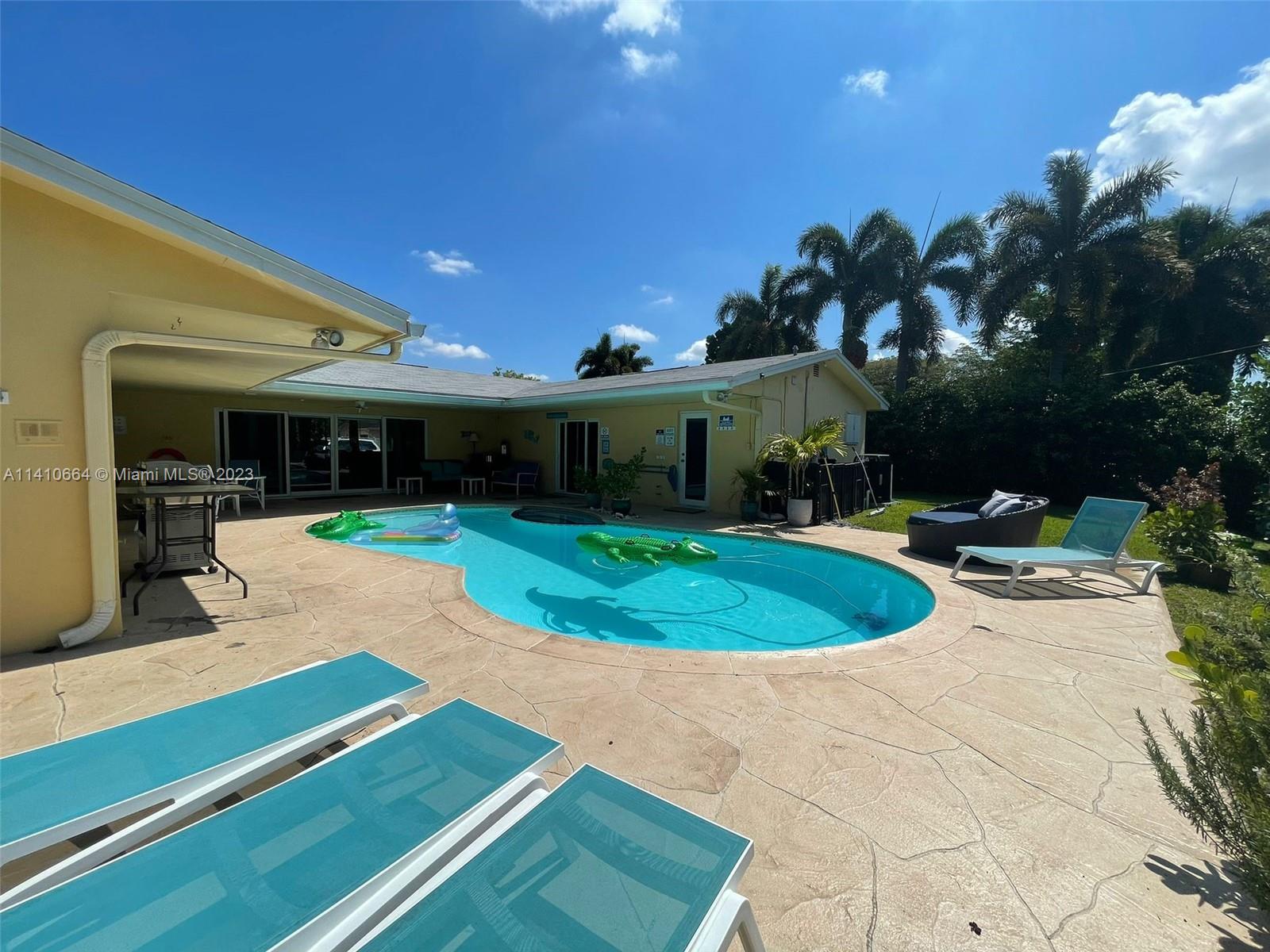 HOLLYWOOD HILLS - Residential Lease