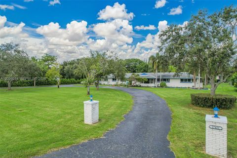 Photo of 17421 SW 300th St, Homestead, FL 33030 (MLS # A12008074)