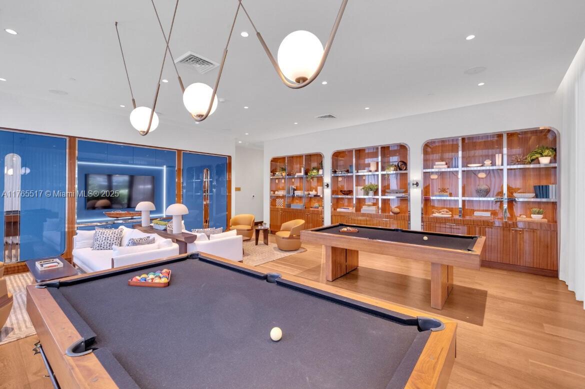 INT IN COMMON ELEMENTS - Residential