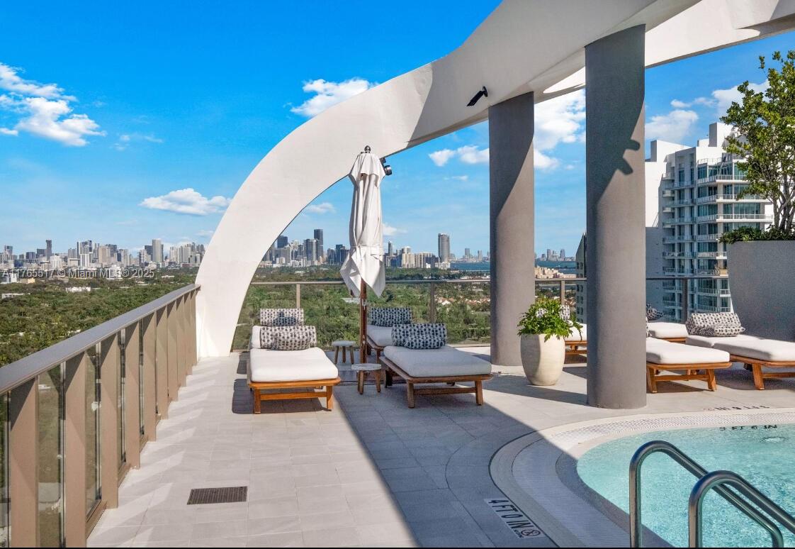 INT IN COMMON ELEMENTS - Residential
