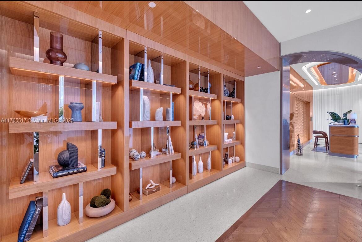 INT IN COMMON ELEMENTS - Residential