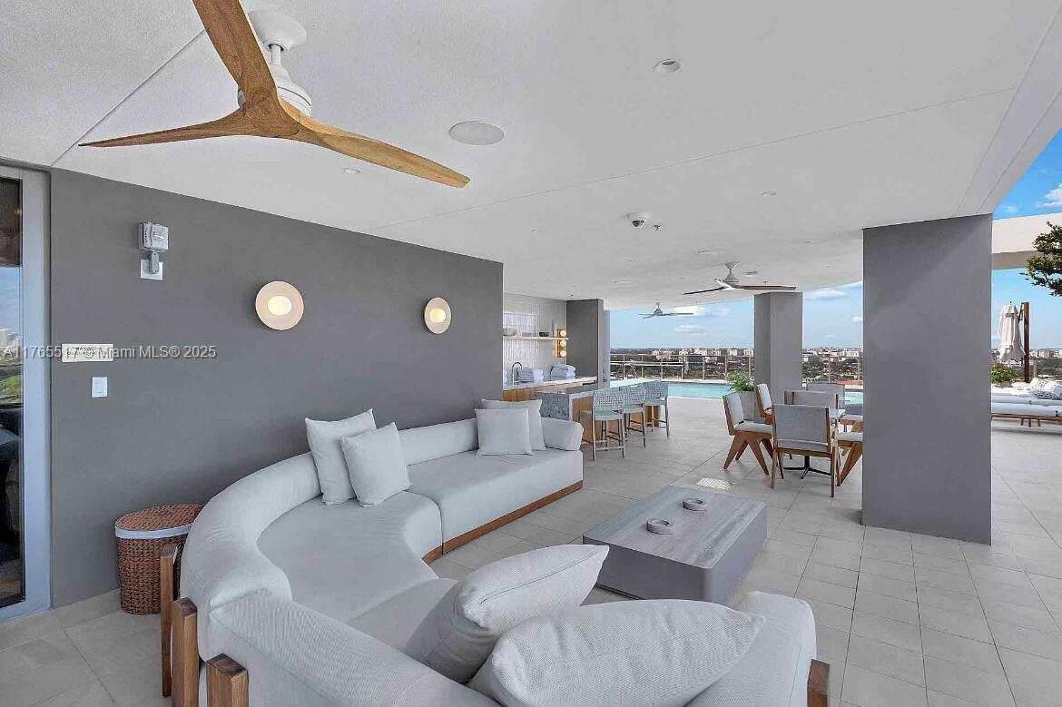 INT IN COMMON ELEMENTS - Residential