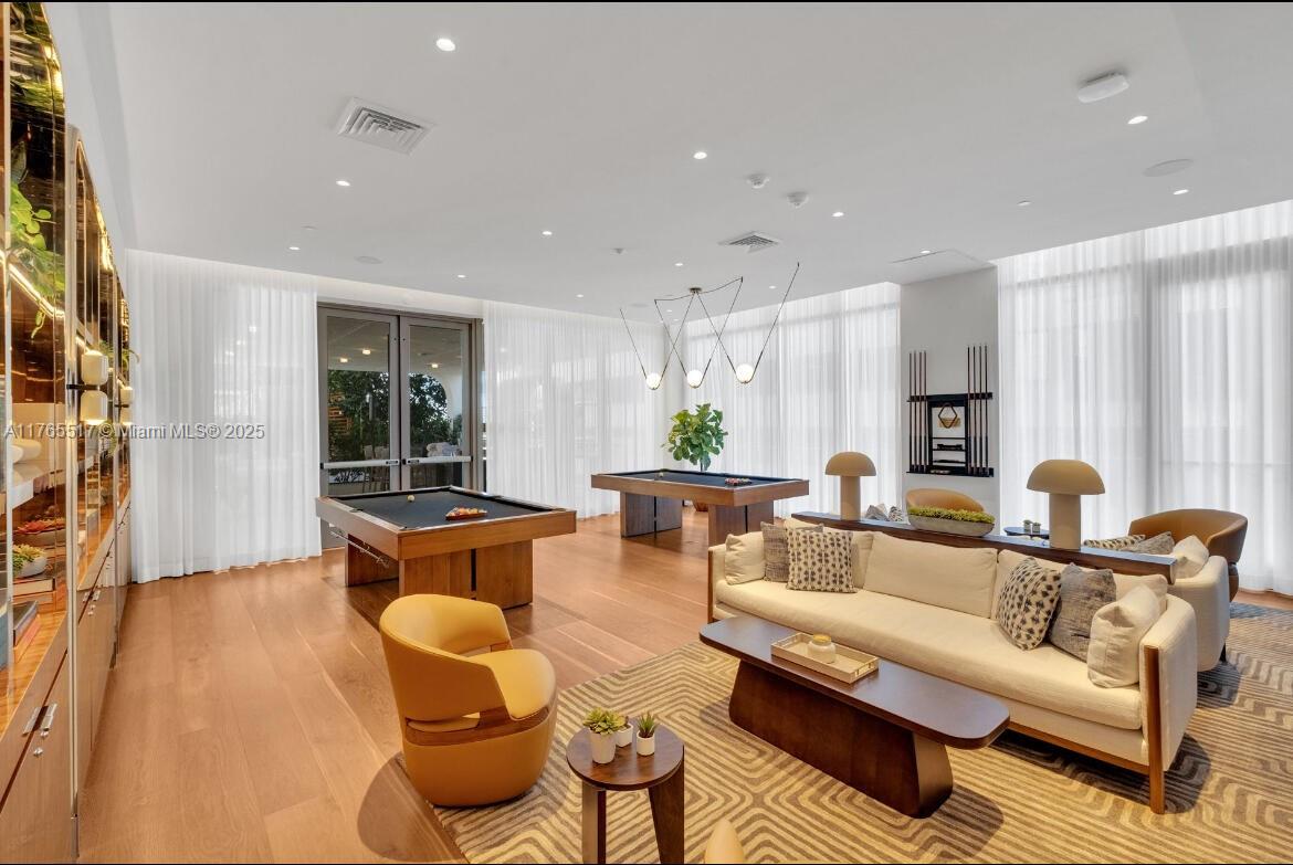 INT IN COMMON ELEMENTS - Residential
