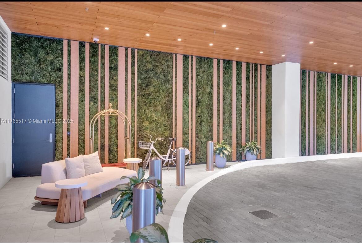 INT IN COMMON ELEMENTS - Residential
