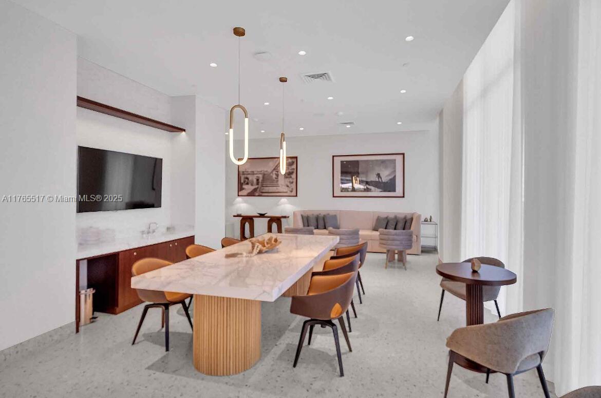 INT IN COMMON ELEMENTS - Residential