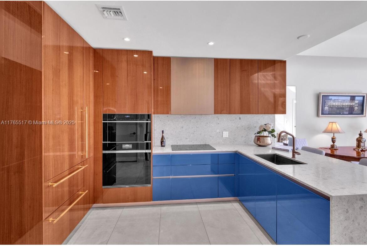 INT IN COMMON ELEMENTS - Residential
