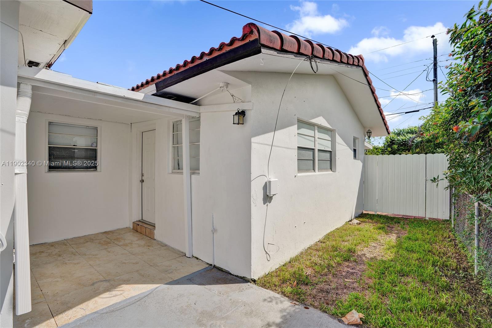 PALM SPRINGS SUB SEC A 4T - Residential Lease