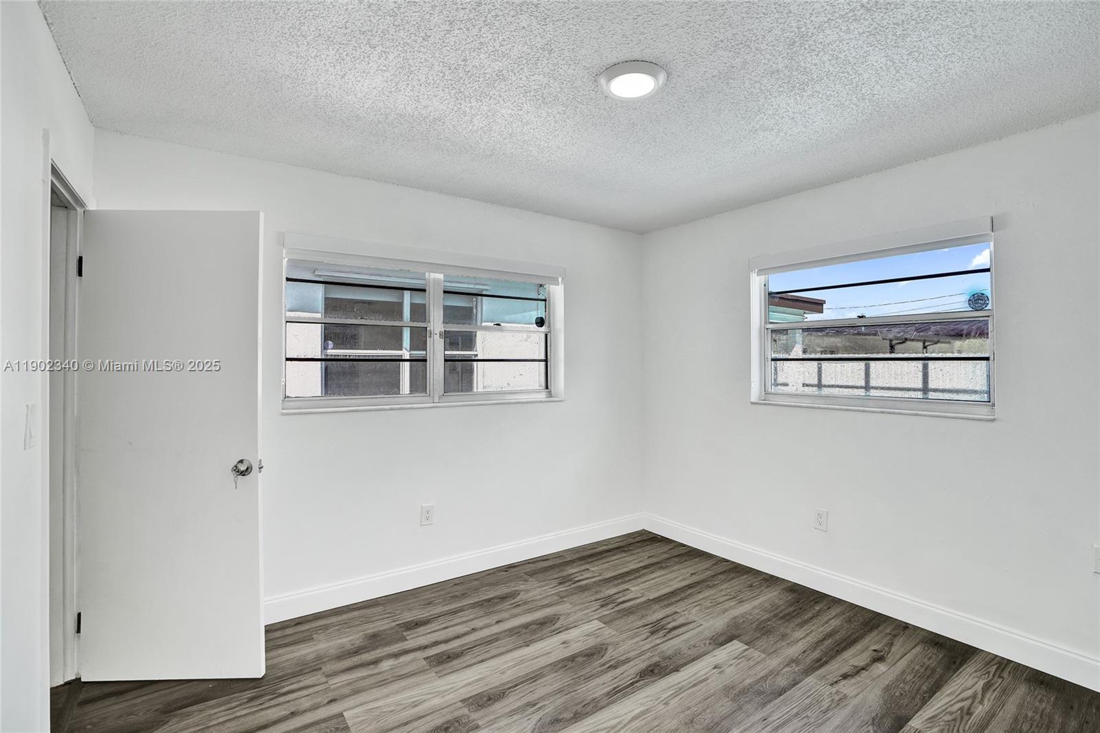 PALM SPRINGS SUB SEC A 4T - Residential Lease