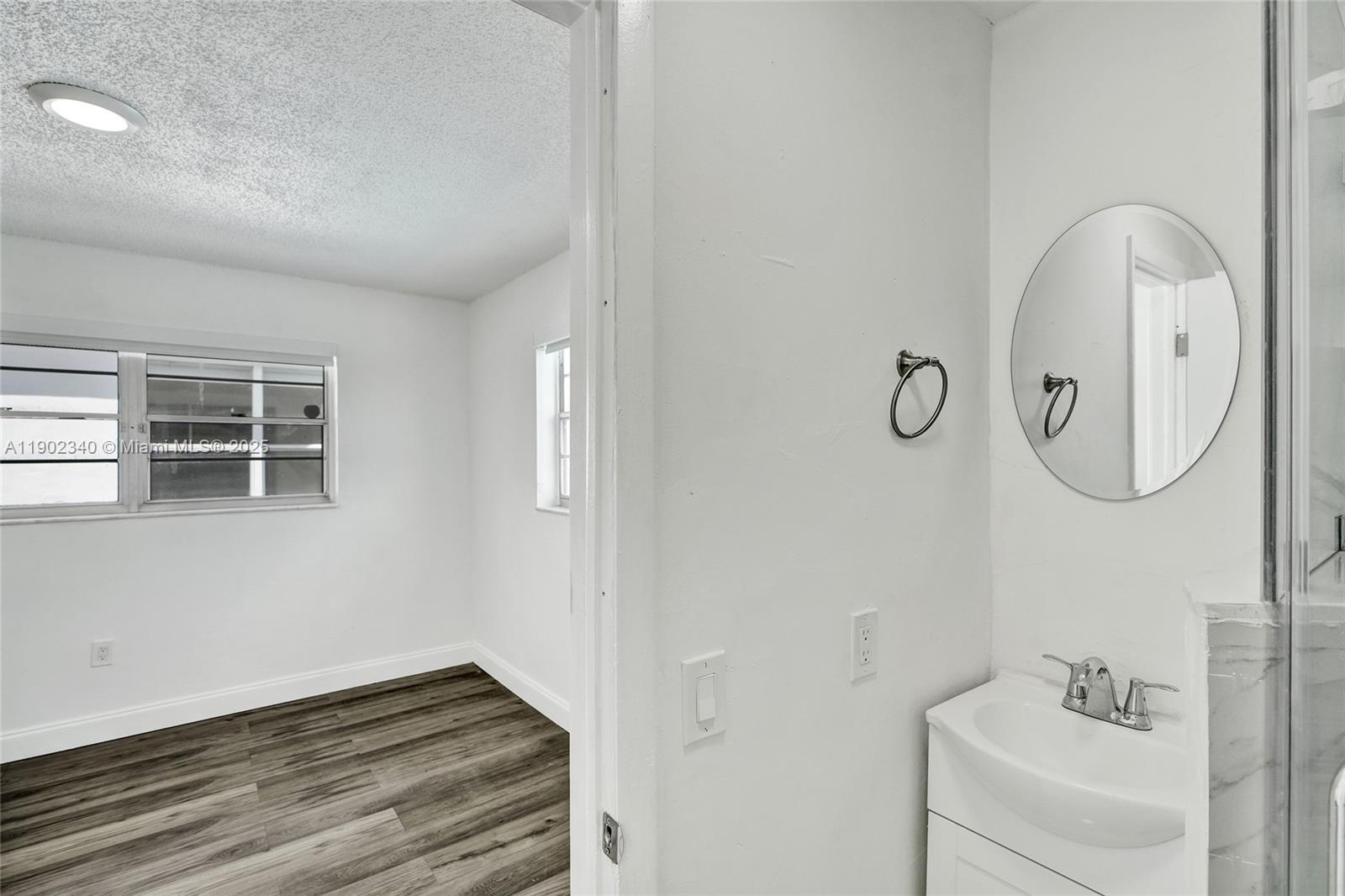 PALM SPRINGS SUB SEC A 4T - Residential Lease