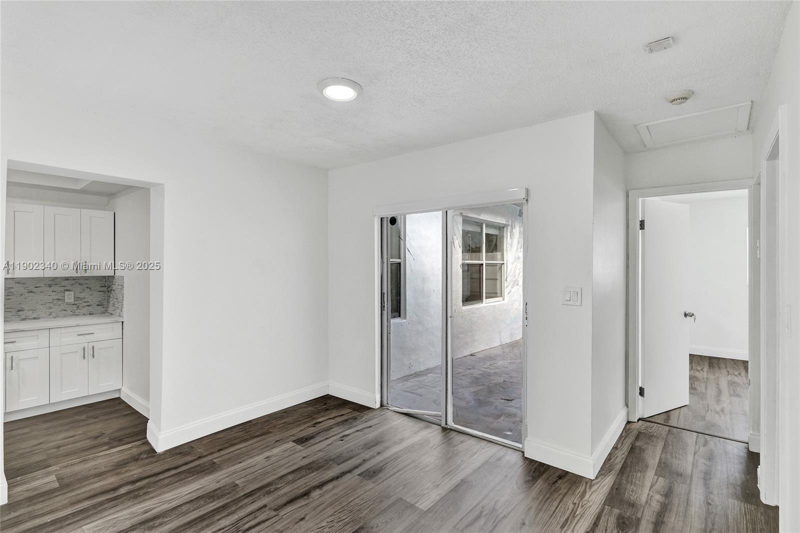 PALM SPRINGS SUB SEC A 4T - Residential Lease