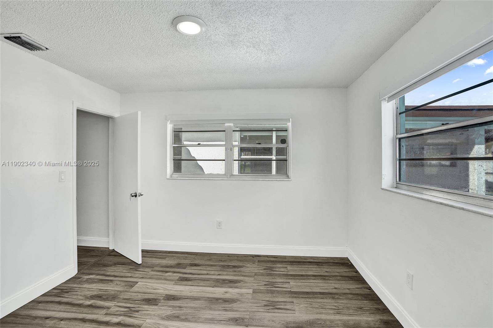 PALM SPRINGS SUB SEC A 4T - Residential Lease