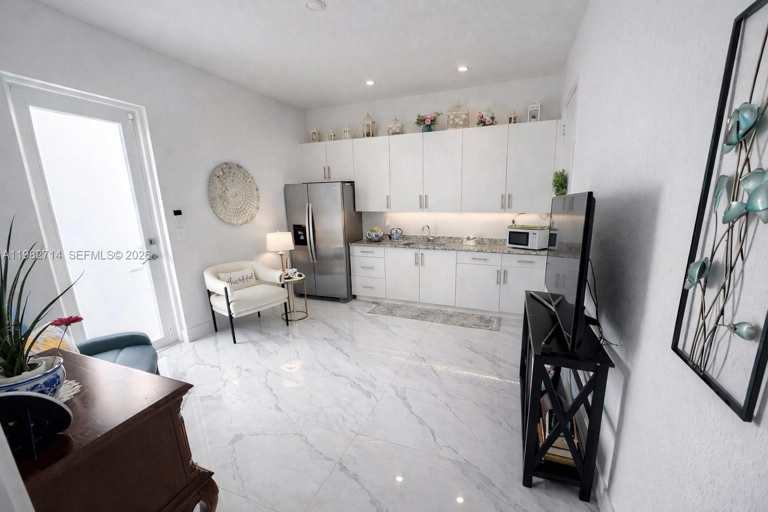 TRIANGLE OAKS - Residential