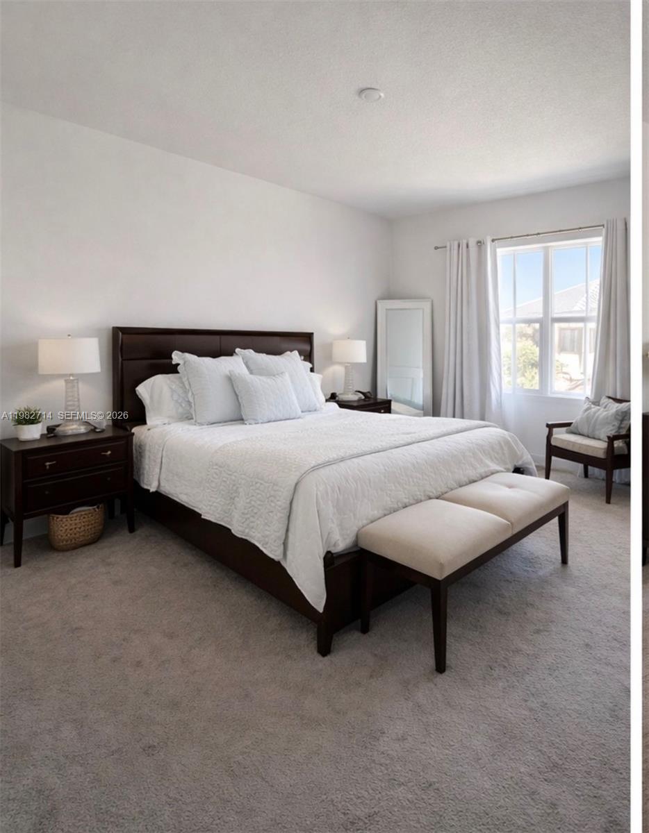 TRIANGLE OAKS - Residential