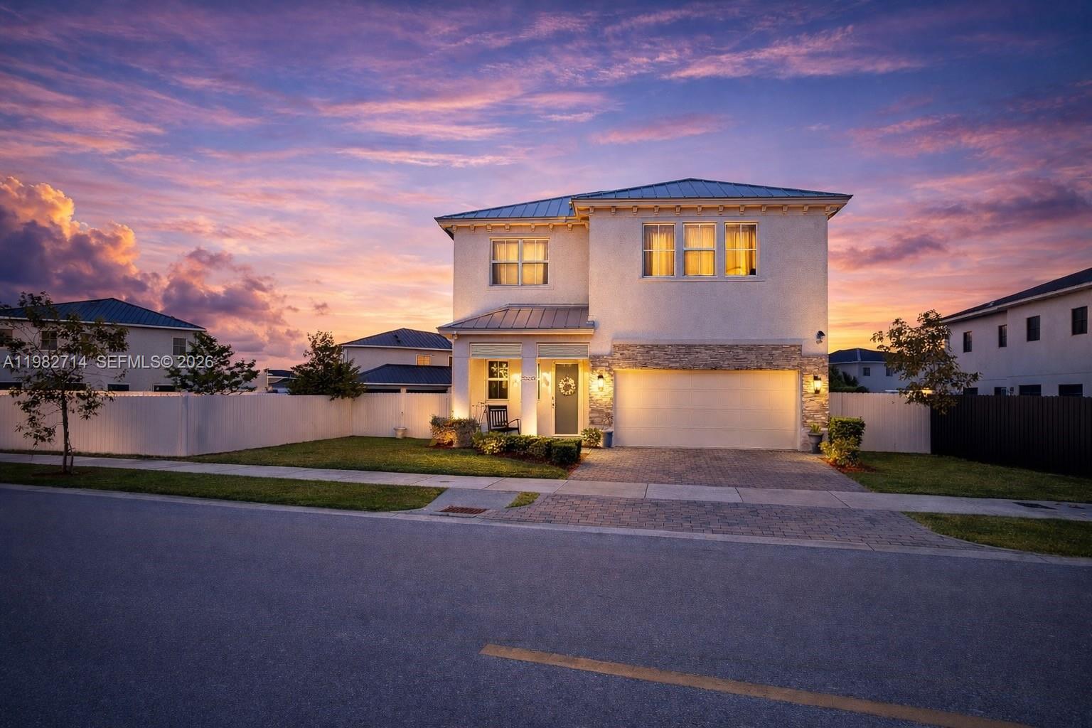 TRIANGLE OAKS - Residential