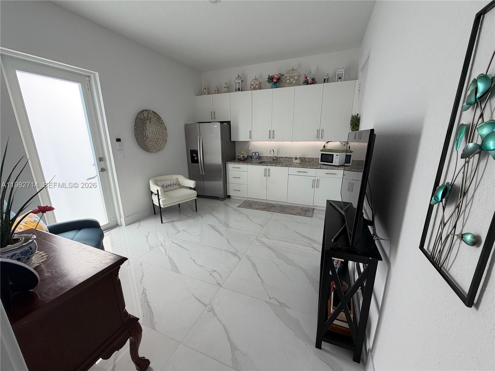 TRIANGLE OAKS - Residential