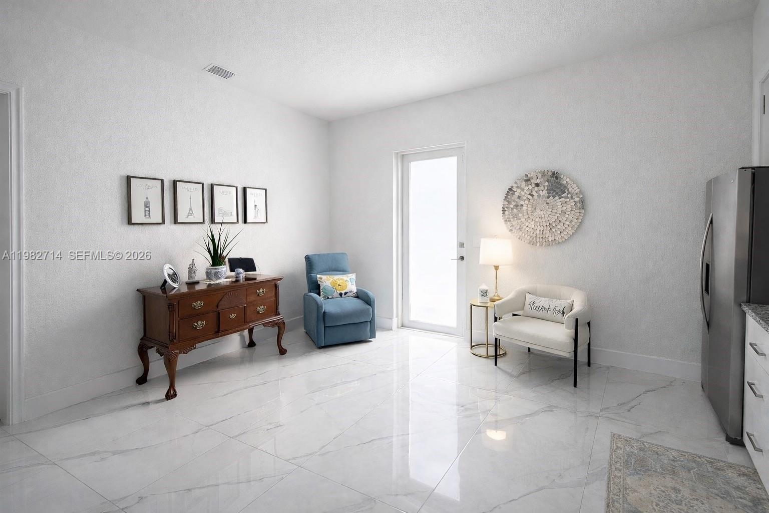 TRIANGLE OAKS - Residential