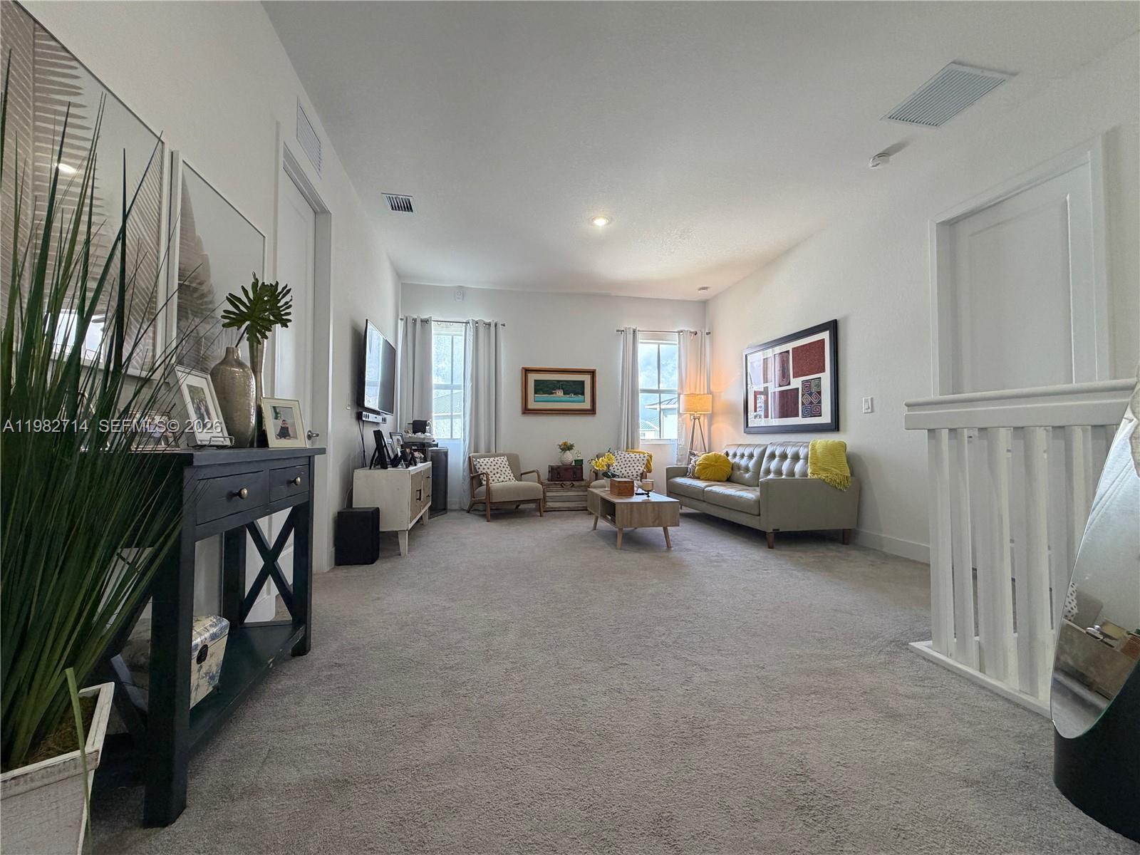 TRIANGLE OAKS - Residential