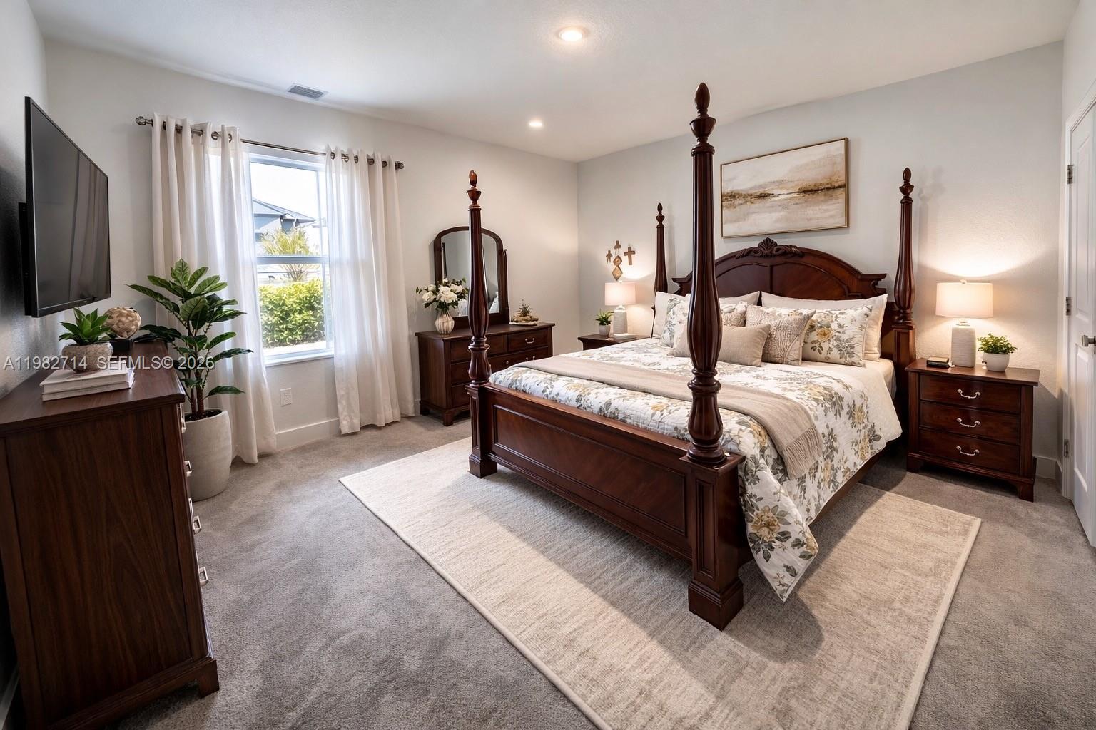 TRIANGLE OAKS - Residential