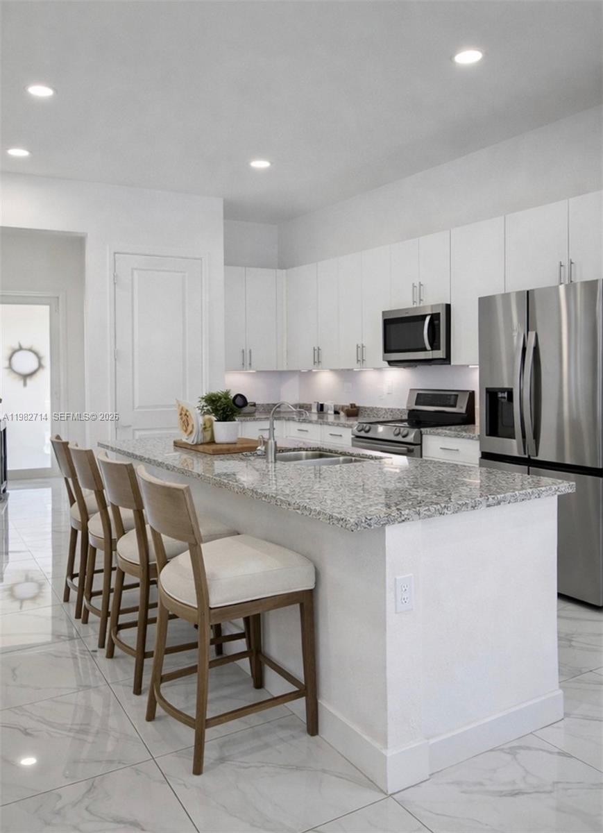 TRIANGLE OAKS - Residential