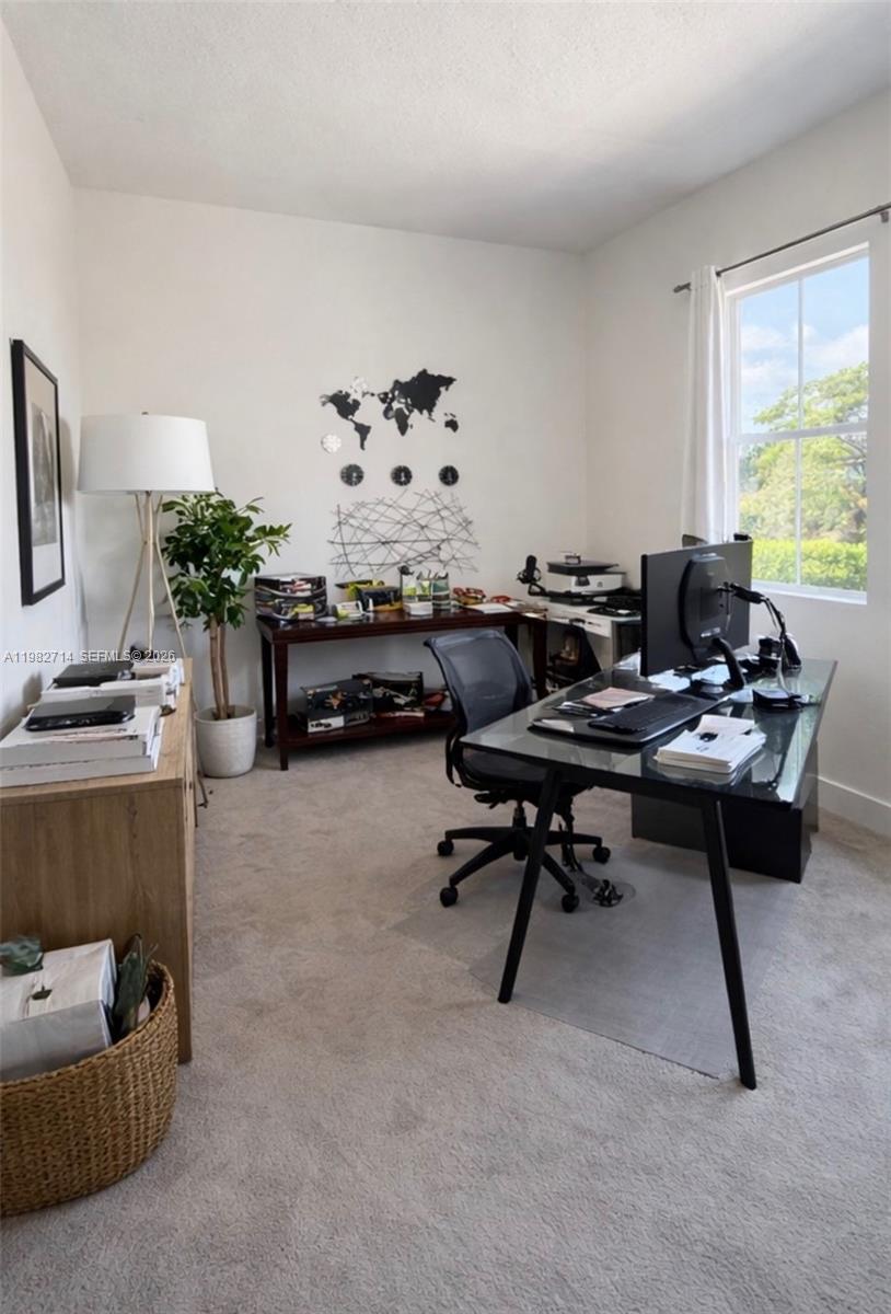 TRIANGLE OAKS - Residential