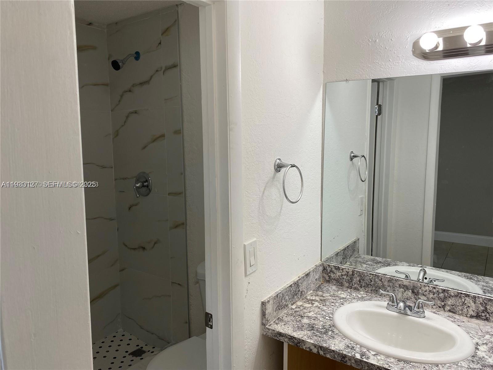 AVOCADO VILLAS - Residential Lease