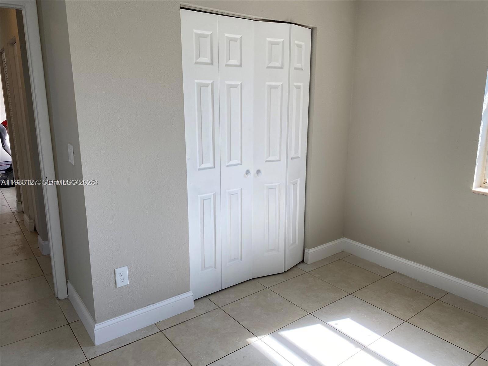 AVOCADO VILLAS - Residential Lease