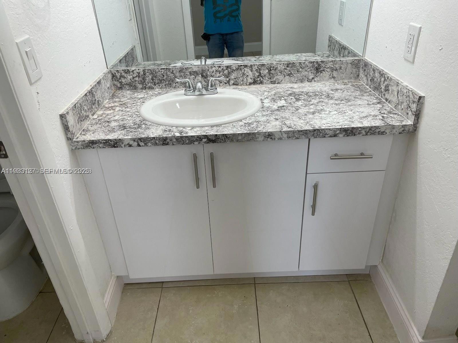 AVOCADO VILLAS - Residential Lease