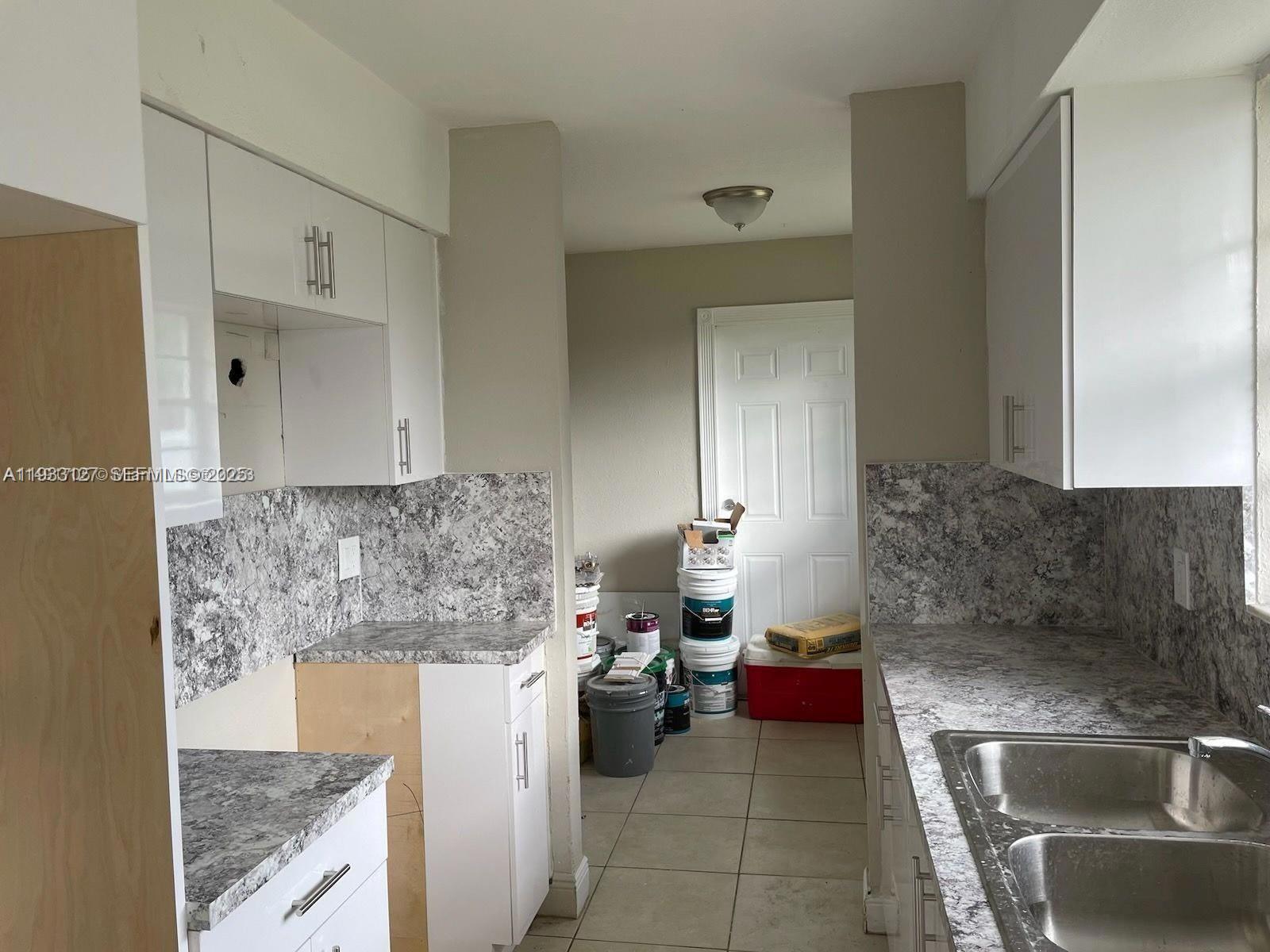 AVOCADO VILLAS - Residential Lease