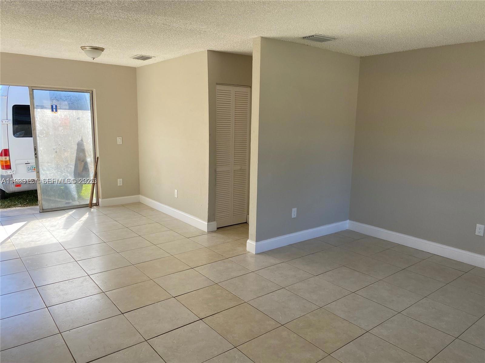 AVOCADO VILLAS - Residential Lease