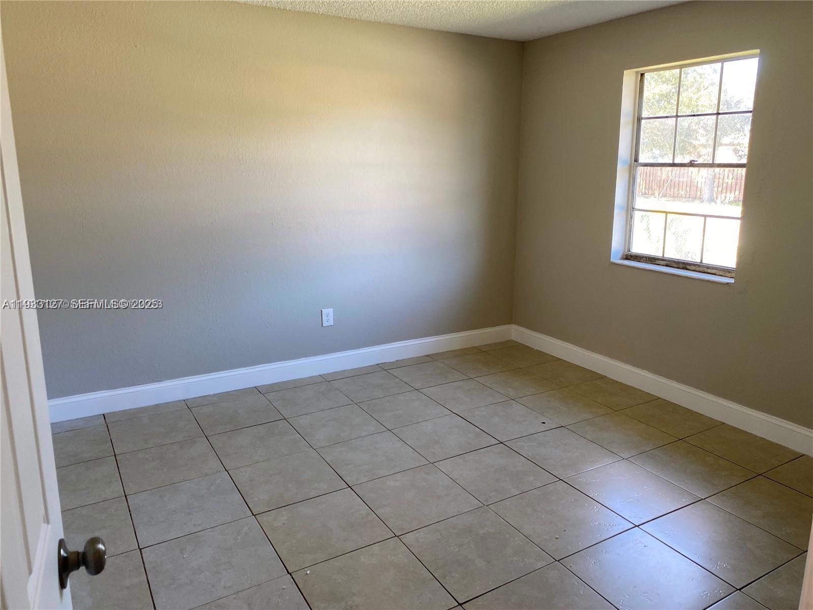 AVOCADO VILLAS - Residential Lease