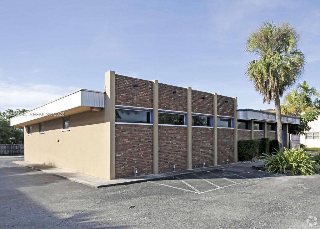 Photo of 5100 Hollywood Blvd #A, Hollywood, FL 33021 (MLS # A11953064)