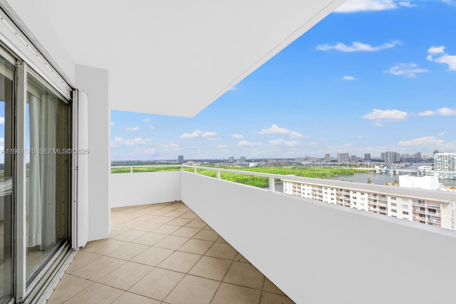 ARLEN HOUSE WEST CONDO - Residential