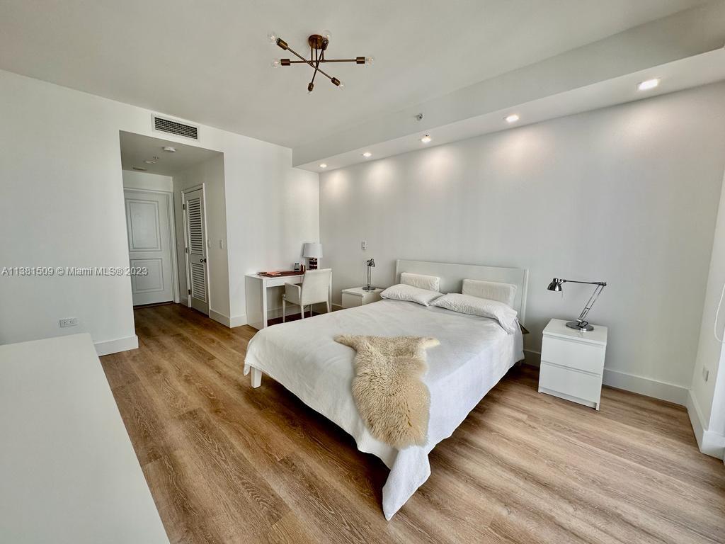 Turnkey opportunity. Island living at its best! Immaculate and tastefully furnished or unfurnished 3/3 unit in private Brickell Key. Features new floors, fresh paint and modern lighting. 2 assigned parking spaces next to the building entrance. Full Service Concierge, Complimentary Valet, WIFI, great pool and jacuzzi, top of the line gym, party room and more. Nice inter coastal views. A must see!