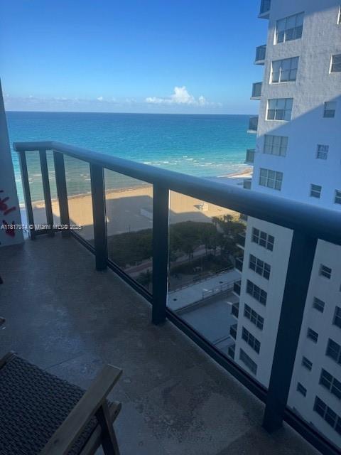 6039 Collins Ave 1516