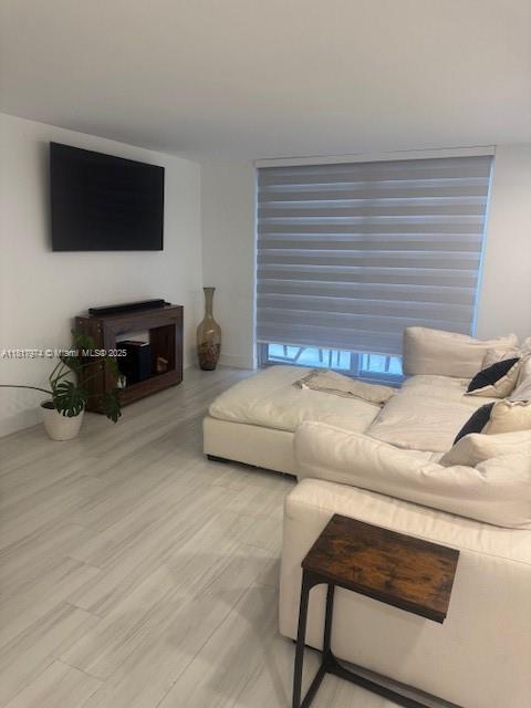 6039 Collins Ave 1516