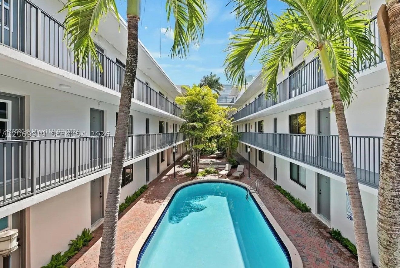 3240 Mary St S202