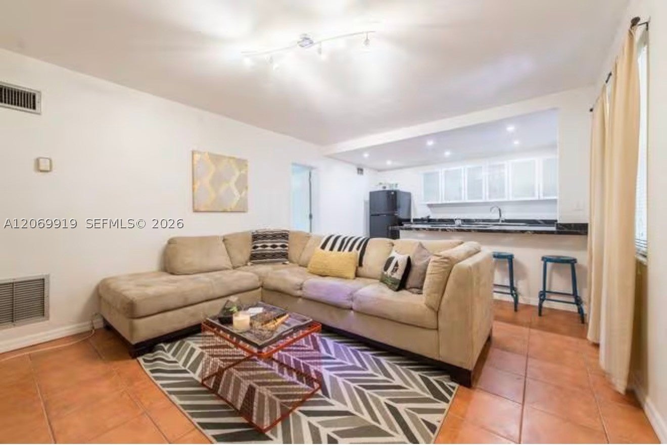3240 Mary St S202