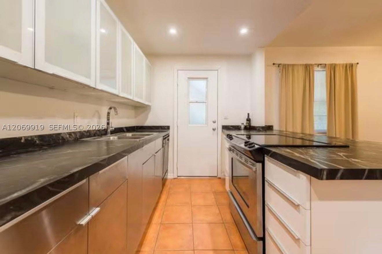 3240 Mary St S202