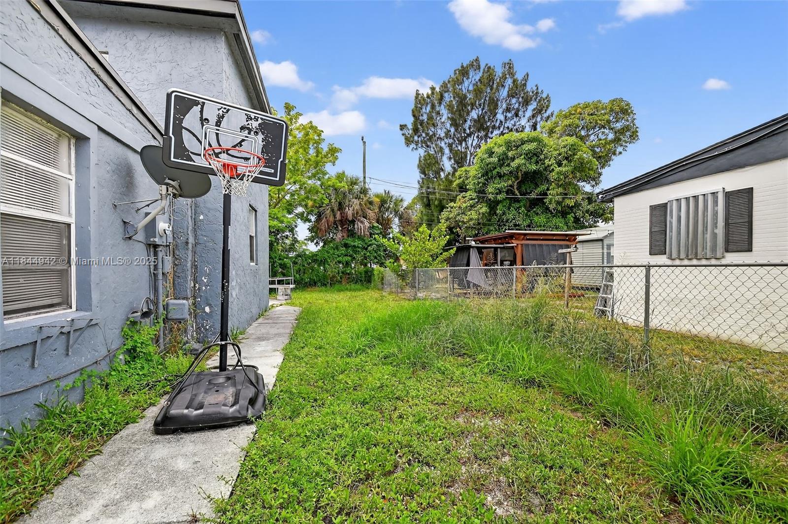 1368 11th St, West Palm Beach, FL, 33401/$399,000 3 1368 11th St