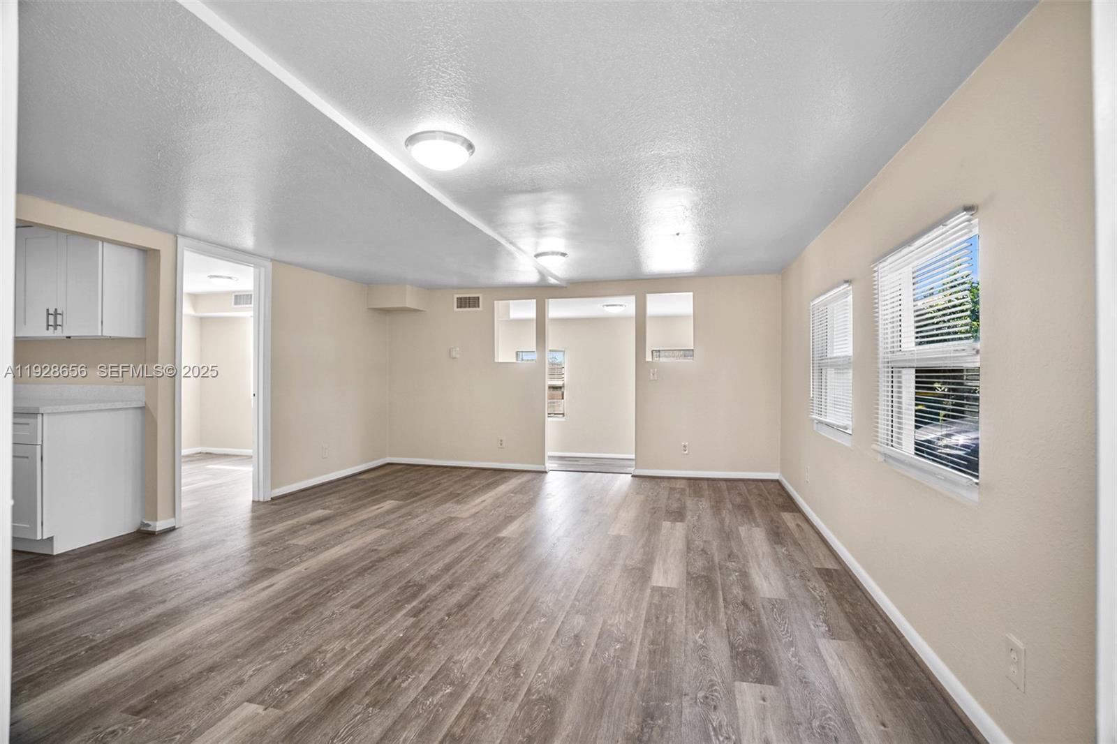 NORTH HOLLYWOOD - Residential Lease