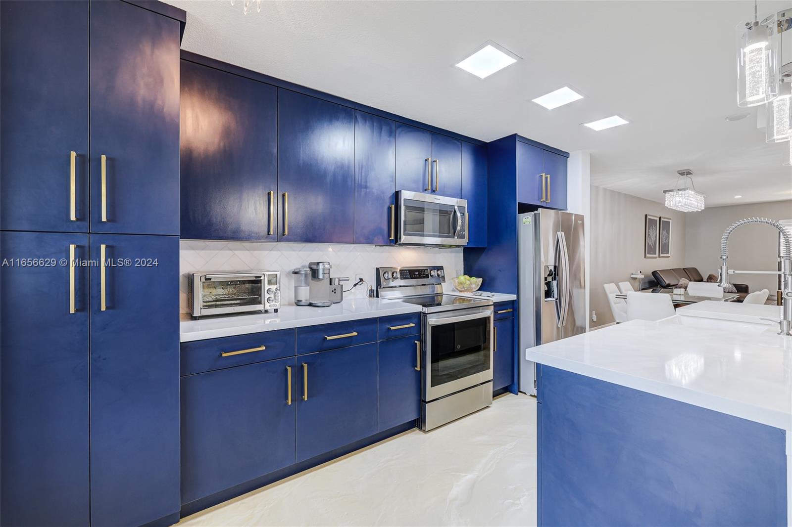 Property for Sale at 1636 Nw 113th Way 1636, Pembroke Pines, Miami-Dade County, Florida - Bedrooms: 3 
Bathrooms: 3  - $525,900