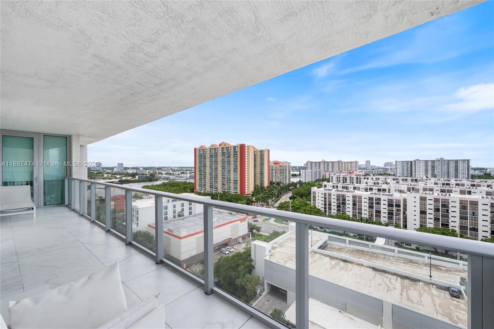 PARQUE TOWERS CONDO - Residential Lease