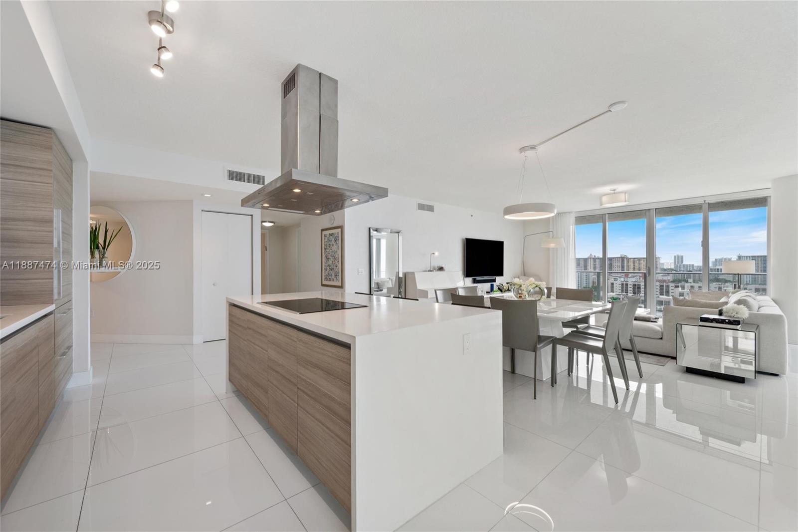 PARQUE TOWERS CONDO - Residential Lease