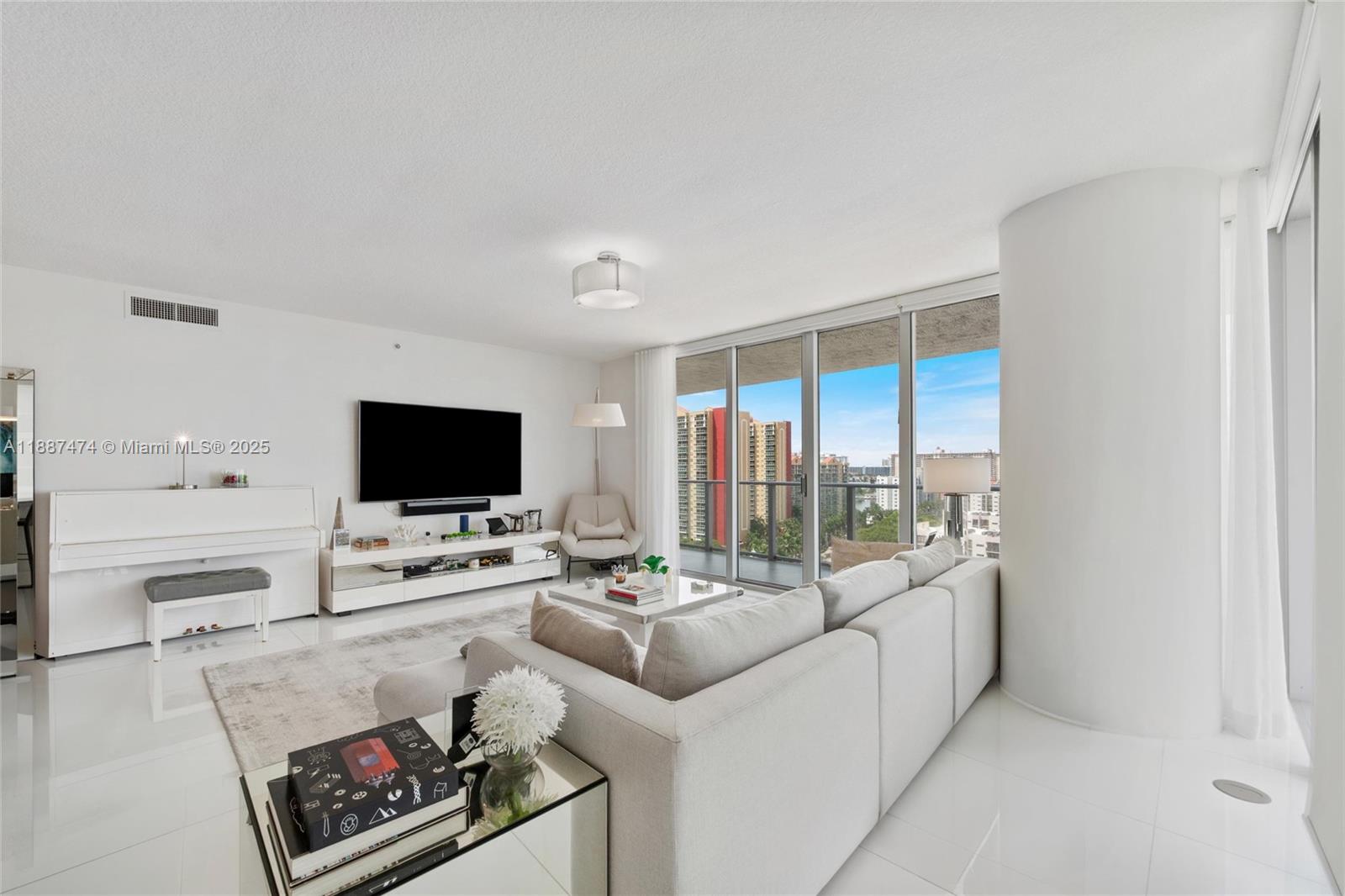 PARQUE TOWERS CONDO - Residential Lease