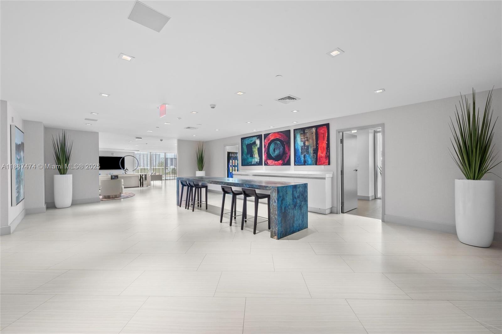PARQUE TOWERS CONDO - Residential Lease