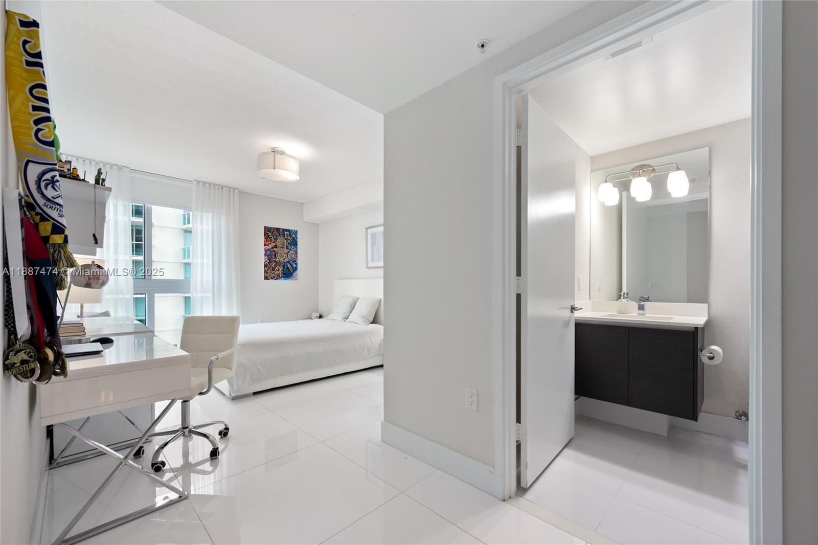 PARQUE TOWERS CONDO - Residential Lease